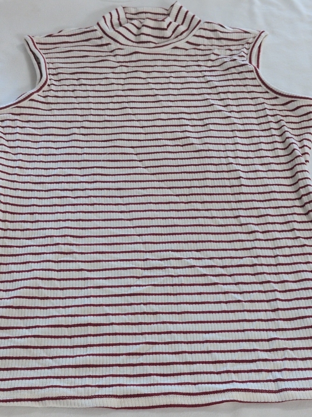 Lisa Rinna Collection Sleeveless Ribbed Tank in White and Burgundy